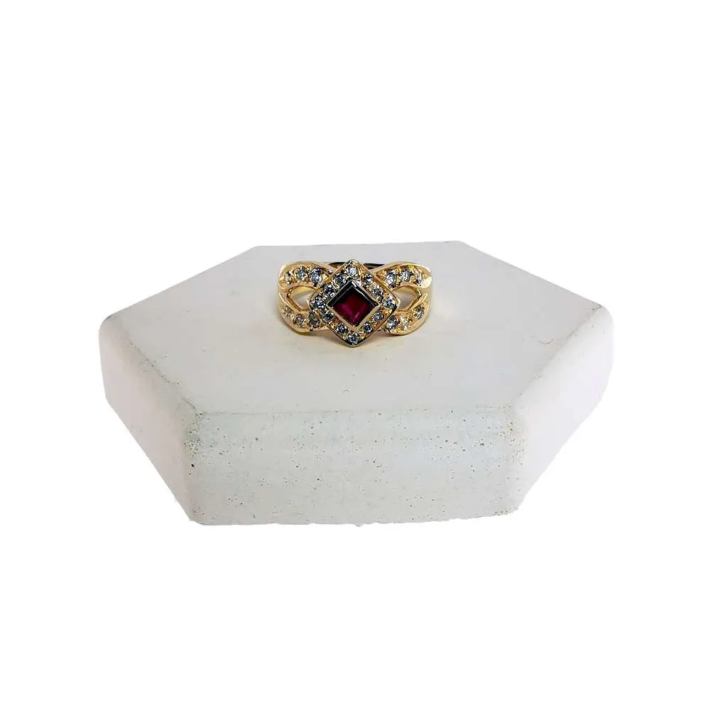 18kt yellow gold ruby and diamond ring