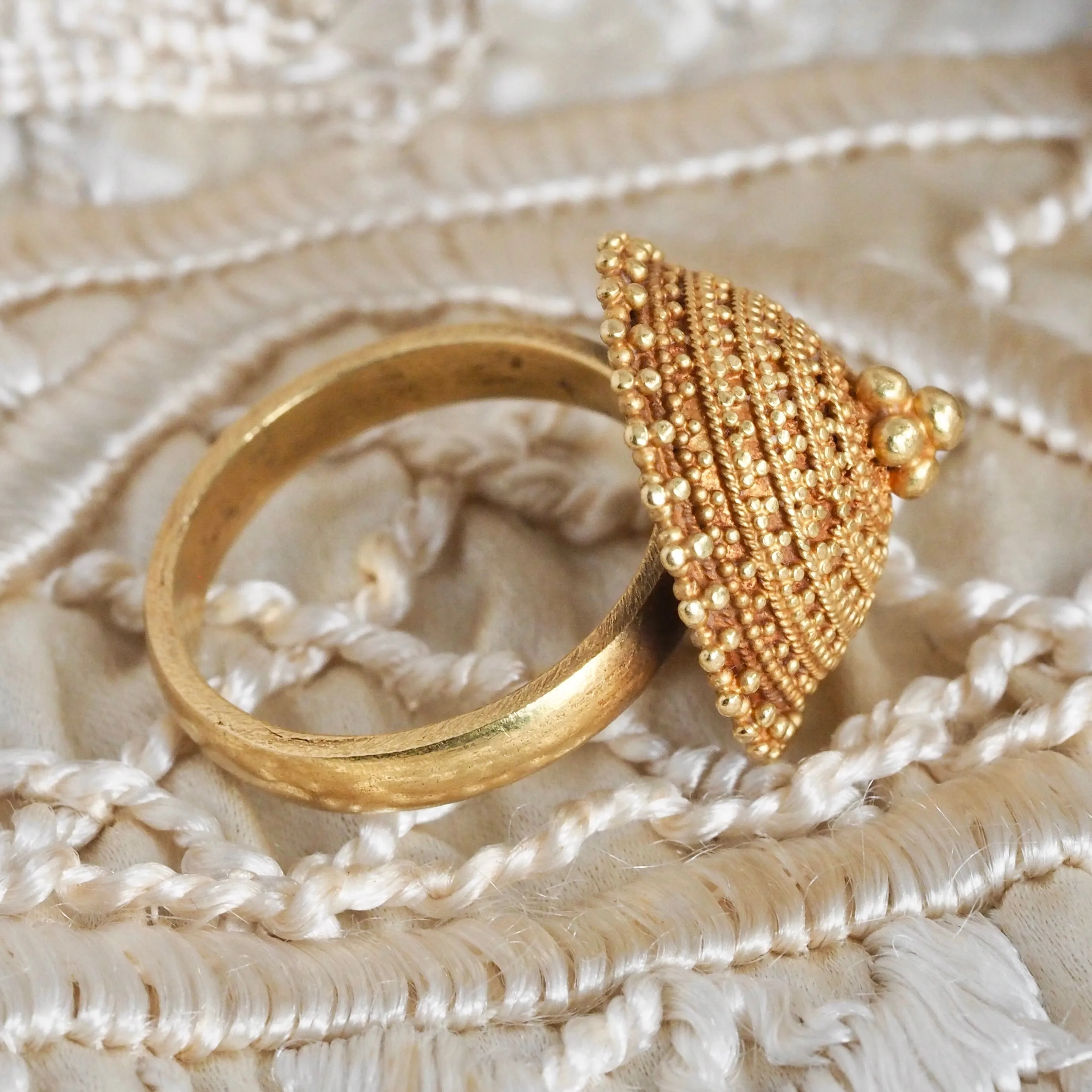 Antique Indian 22k Gold Dome Ring