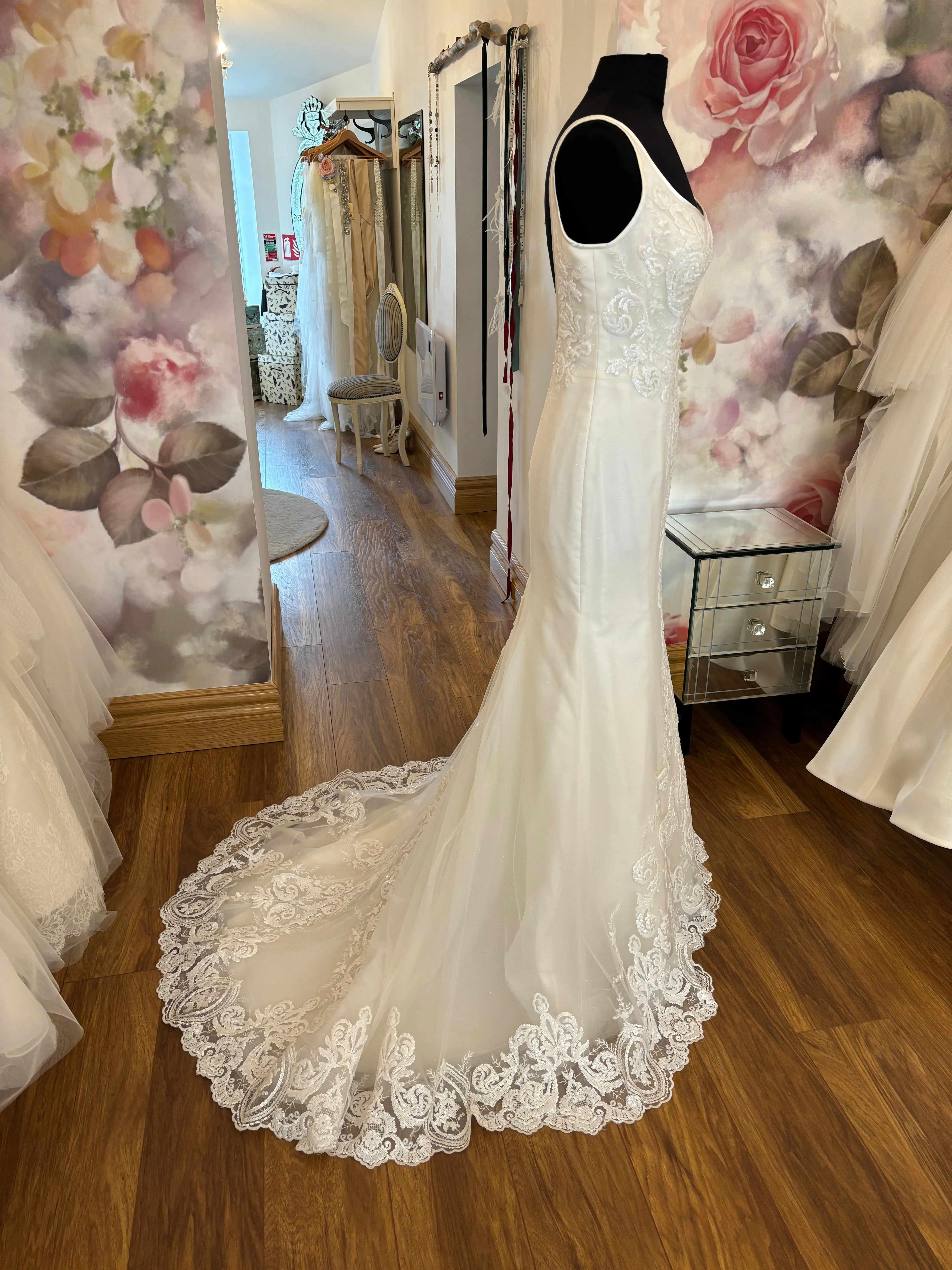 WHITE ROSE ’R131’ UK 16/18